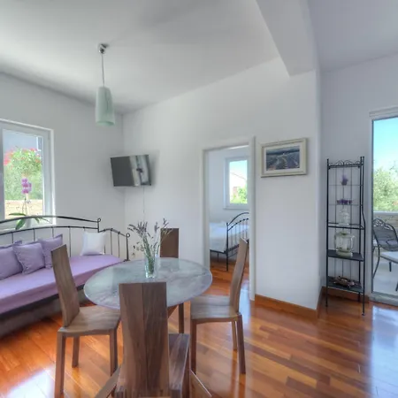 Appartement On With Pool And Jacuzzi