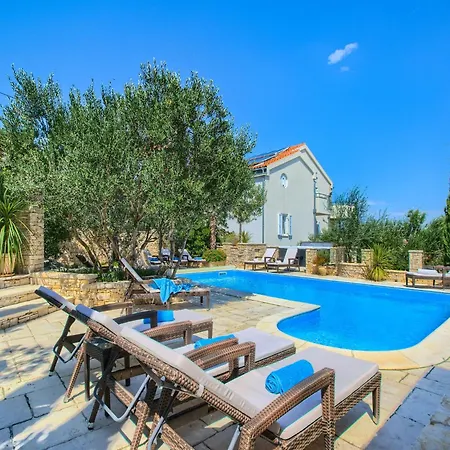On With Pool And Jacuzzi Appartement *