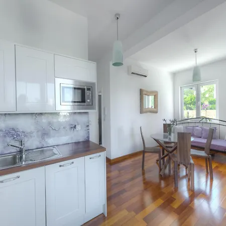 On With Pool And Jacuzzi Apartment *