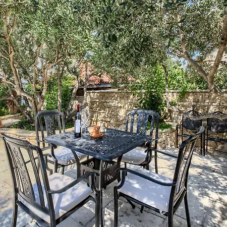 Appartement On With Pool And Jacuzzi