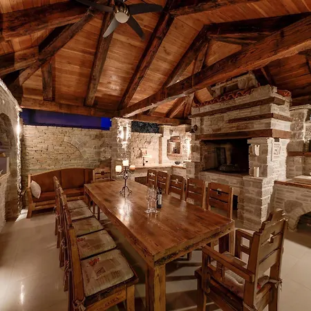 On With Pool And Jacuzzi * Murter