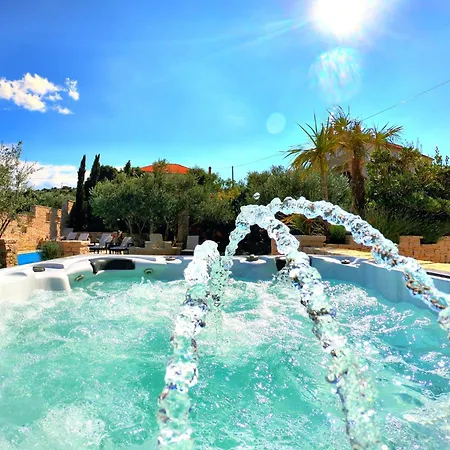 On With Pool And Jacuzzi Appartement *