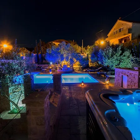On With Pool And Jacuzzi Appartement